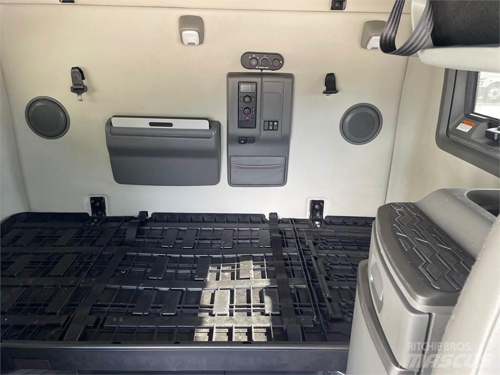 Volvo VNL64T760 牵引车