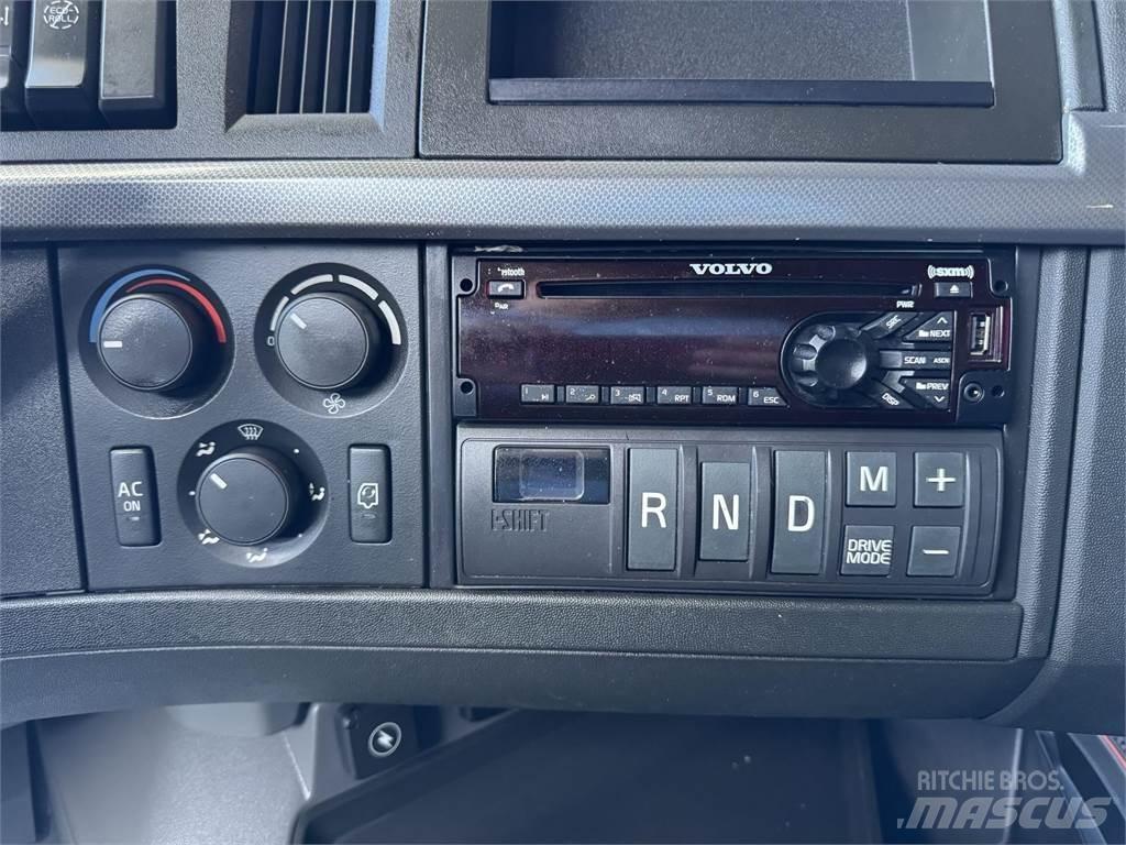 Volvo VNL64T760 牵引车