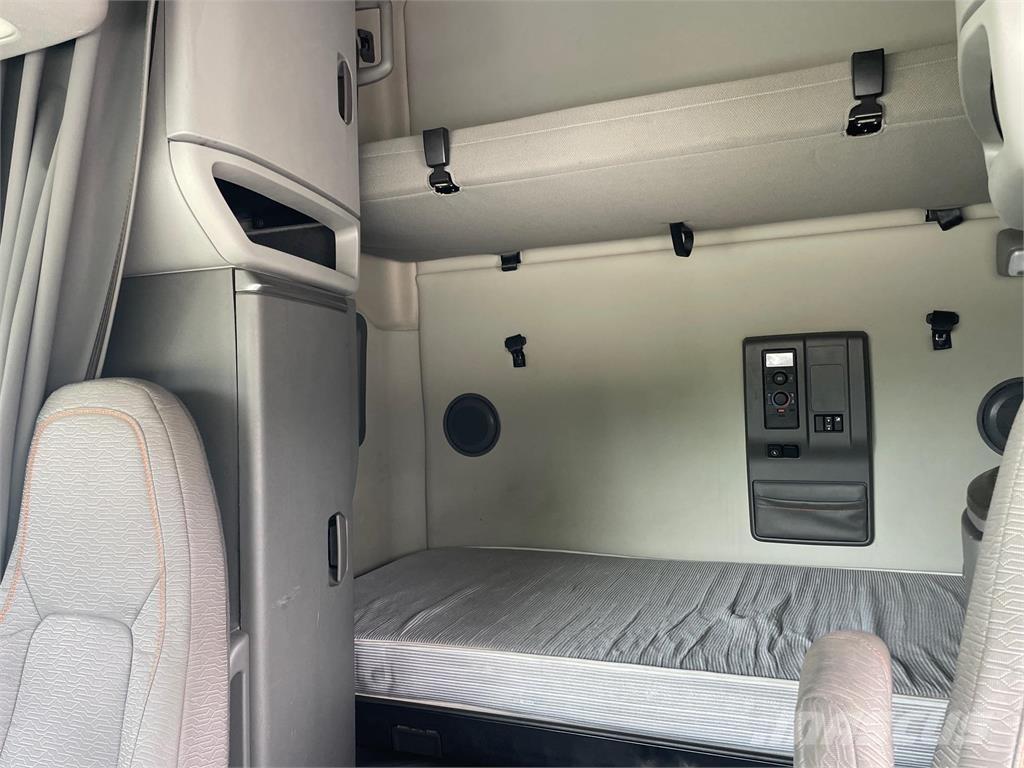 Volvo VNL64T760 牵引车