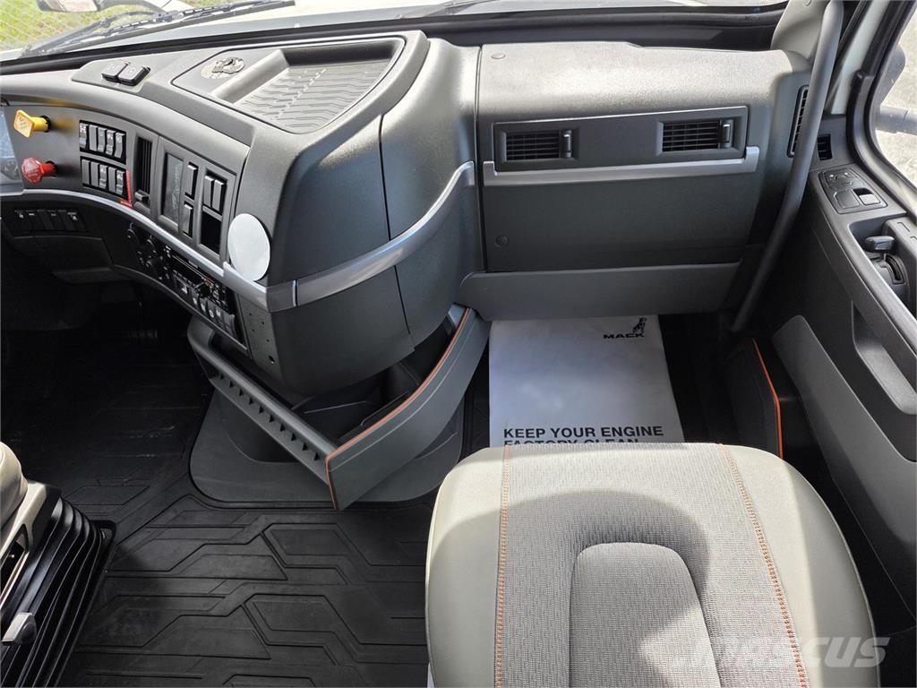 Volvo VNL64T760 牵引车