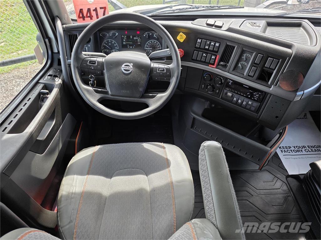 Volvo VNL64T760 牵引车