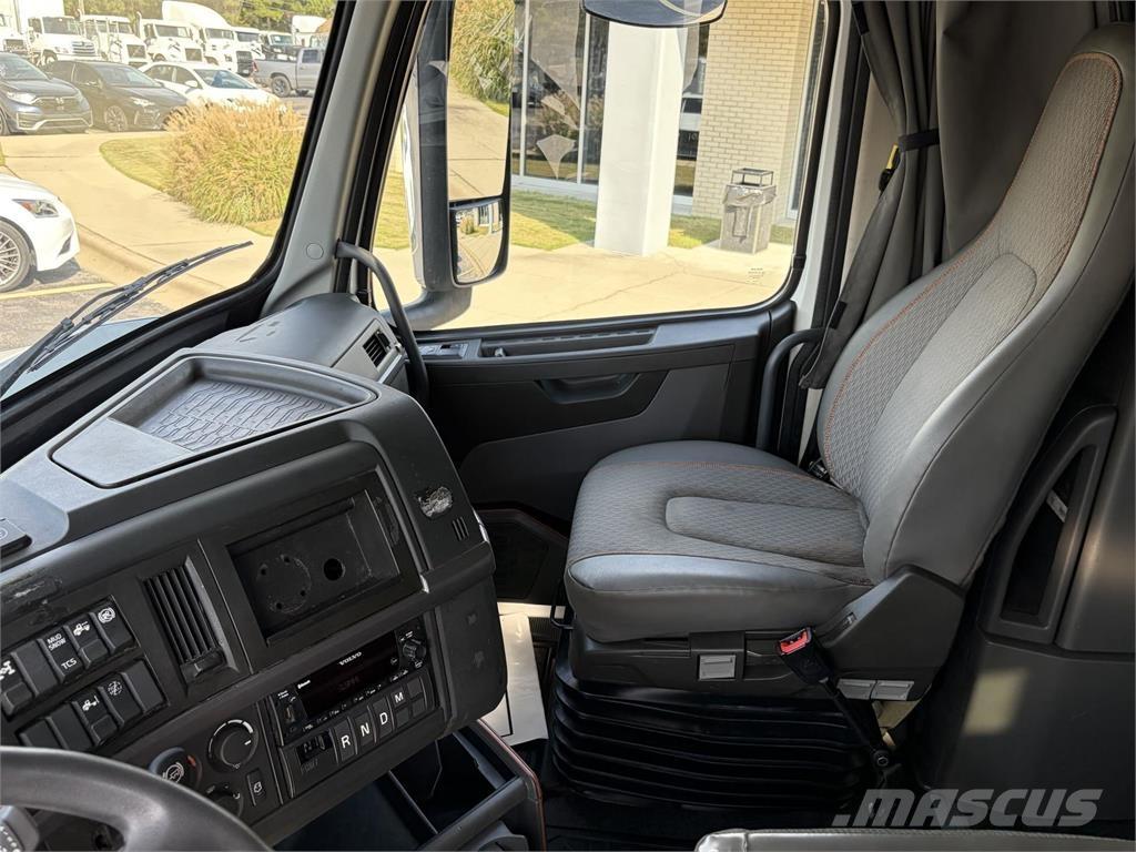 Volvo VNL64T760 牵引车