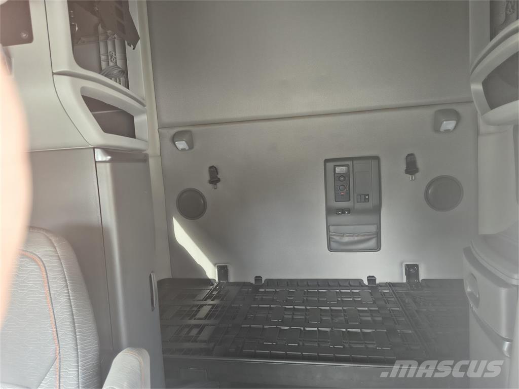 Volvo VNL64T760 牵引车