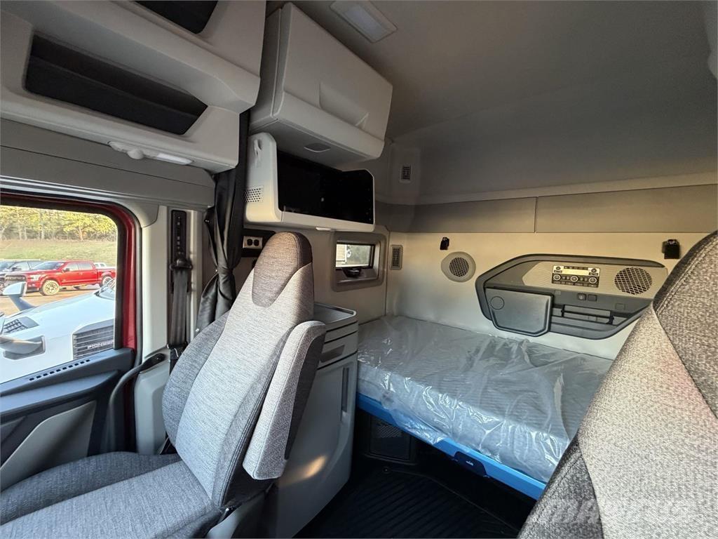 Volvo VNL64T840 牵引车