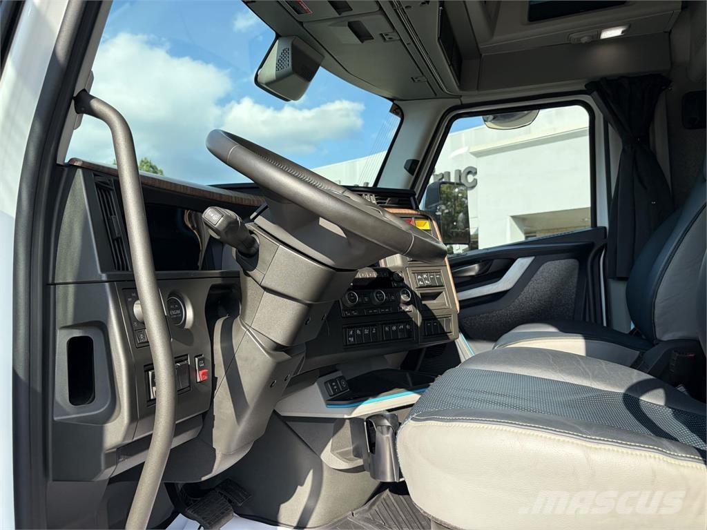 Volvo VNL64T860 牵引车