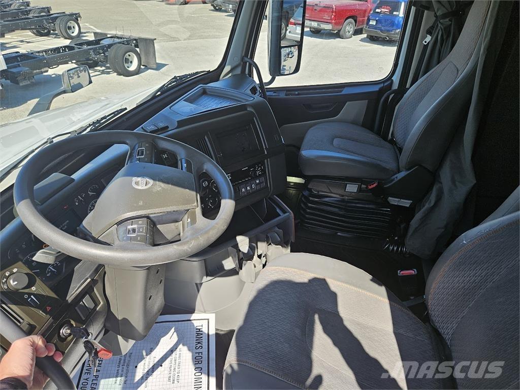 Volvo VNL64T860 牵引车