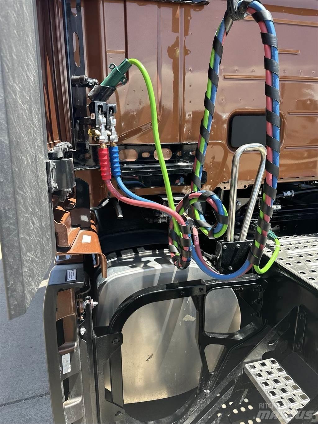 Volvo VNL64T860 牵引车