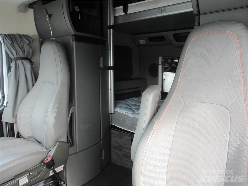 Volvo VNL64T860 牵引车