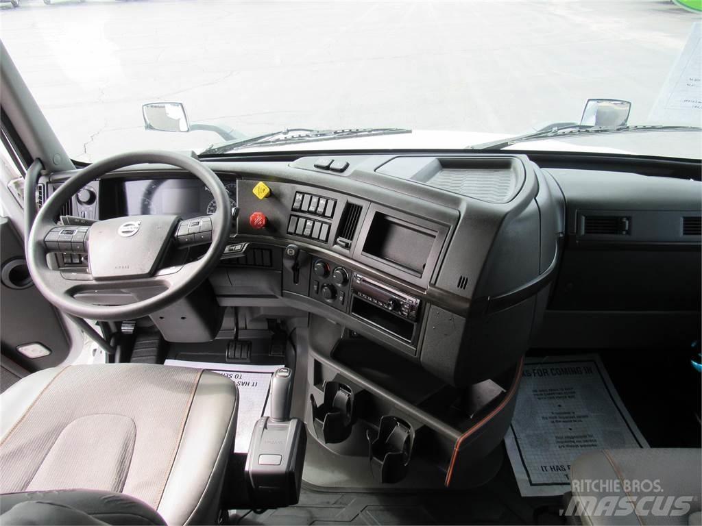 Volvo VNL64T860 牵引车