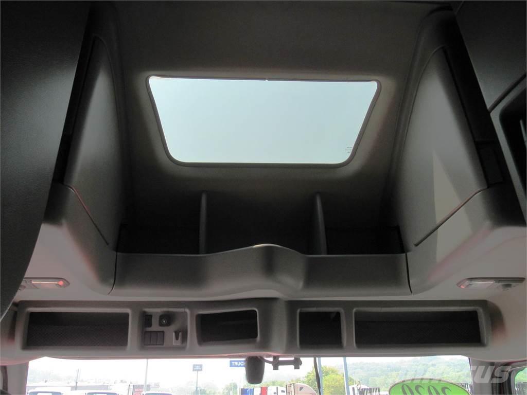 Volvo VNL64T860 牵引车