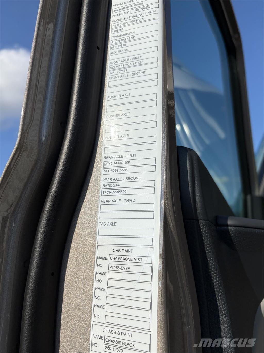 Volvo VNL64T860 牵引车