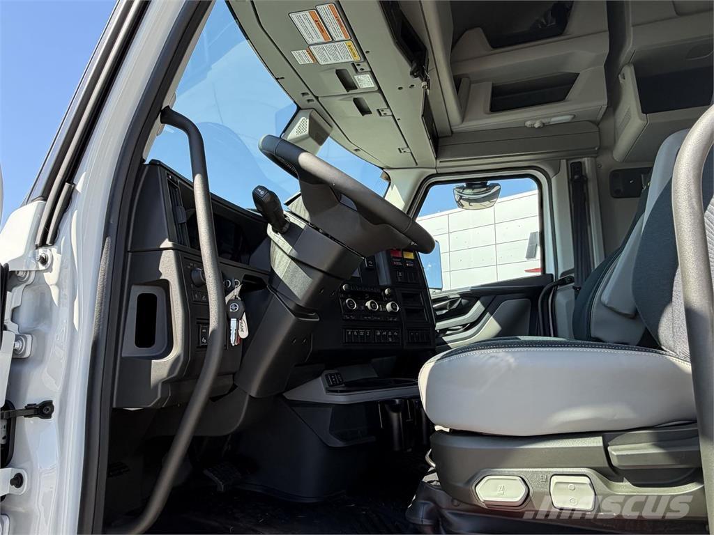 Volvo VNL64T860 牵引车