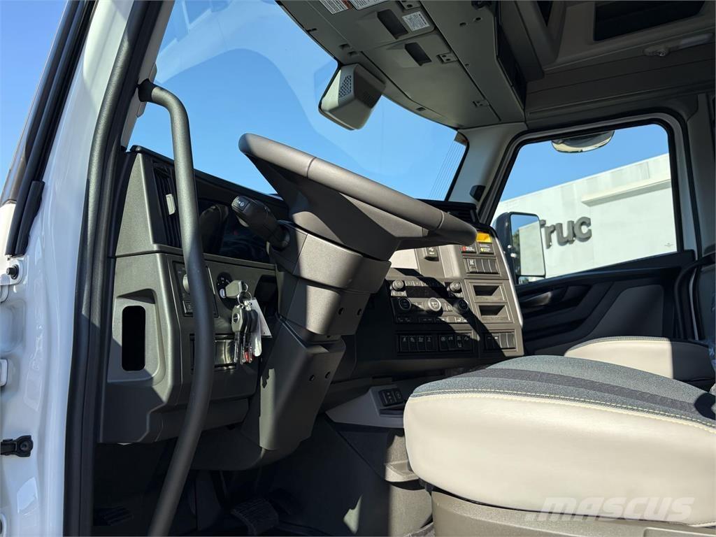 Volvo VNL64T860 牵引车