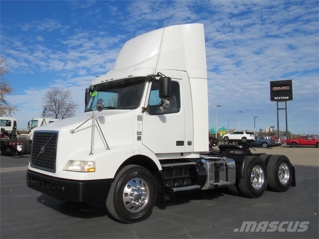 Volvo VNM64T300 牵引车