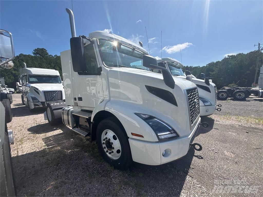 Volvo VNR42T300 牵引车