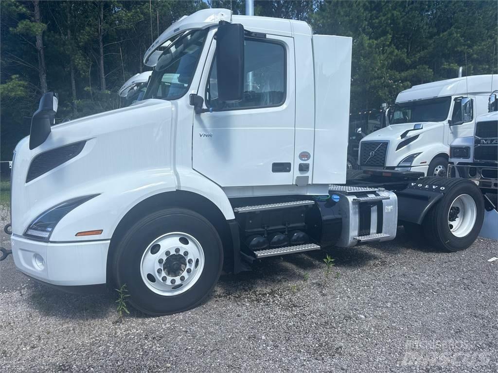Volvo VNR42T300 牵引车
