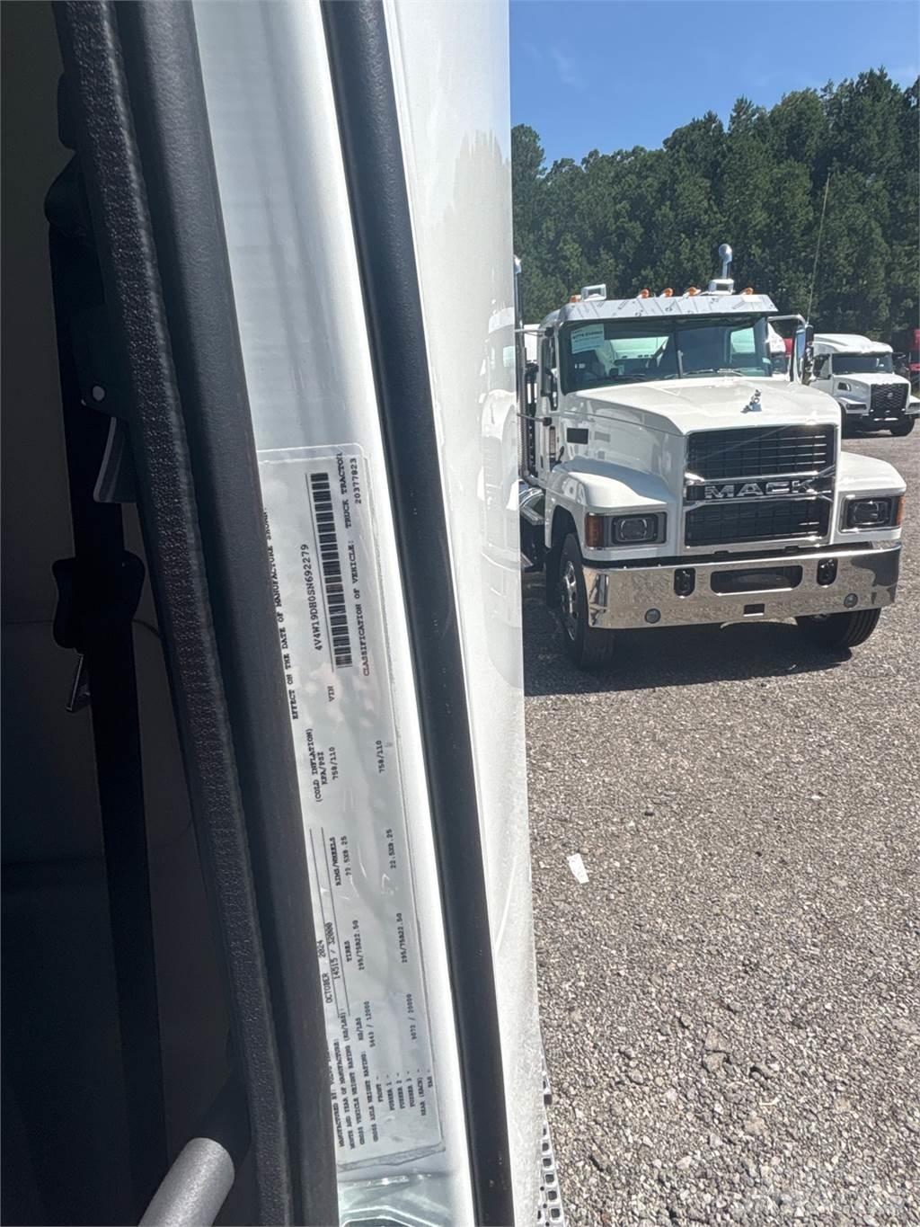 Volvo VNR42T300 牵引车