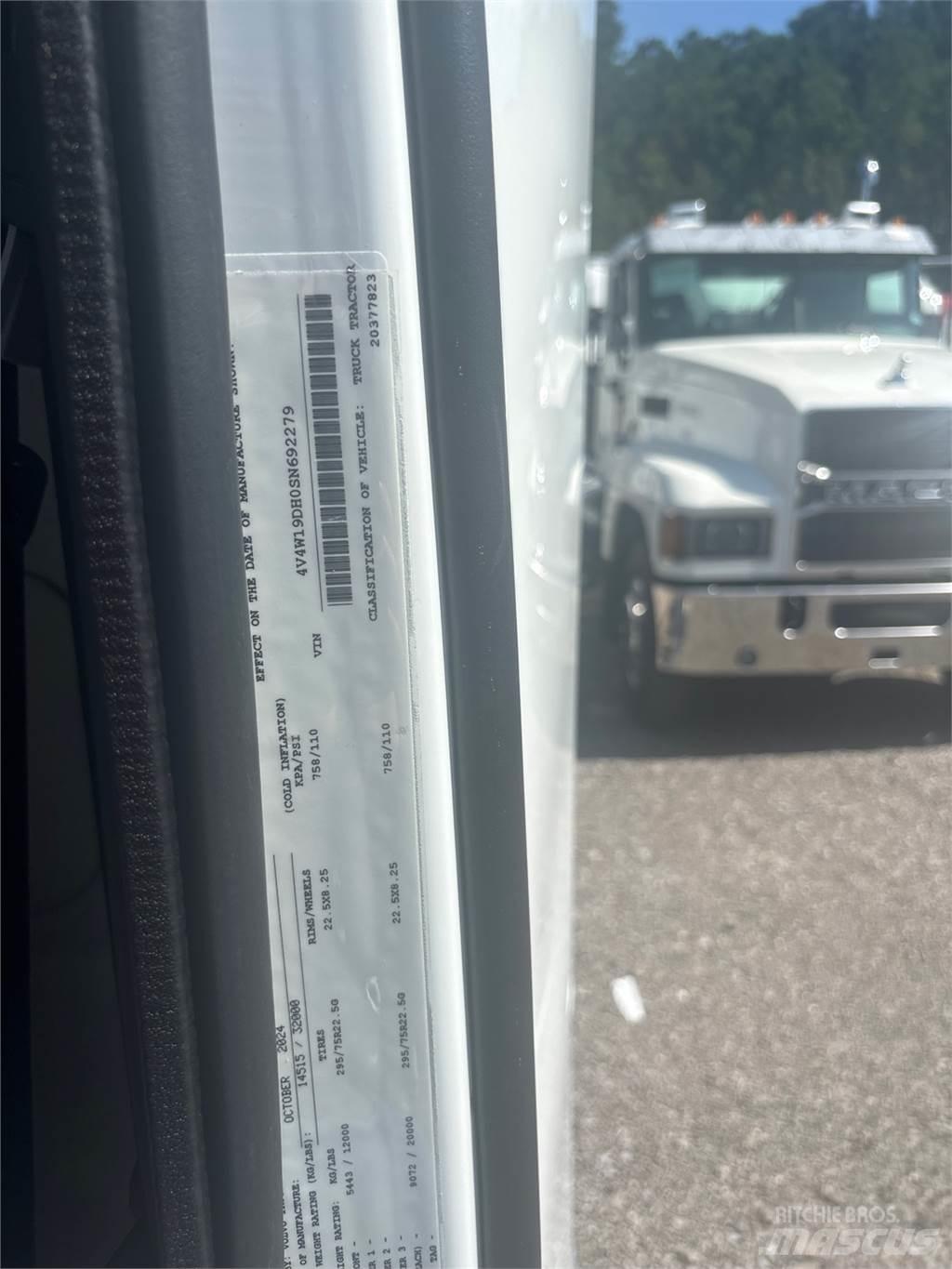 Volvo VNR42T300 牵引车