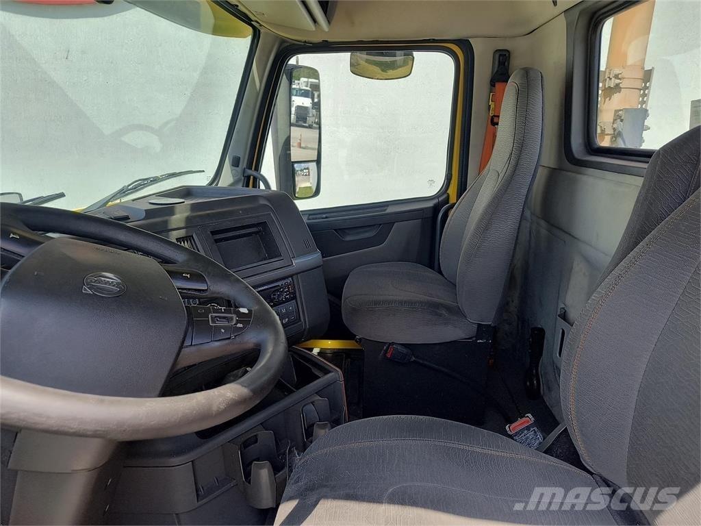Volvo VNR64T 牵引车