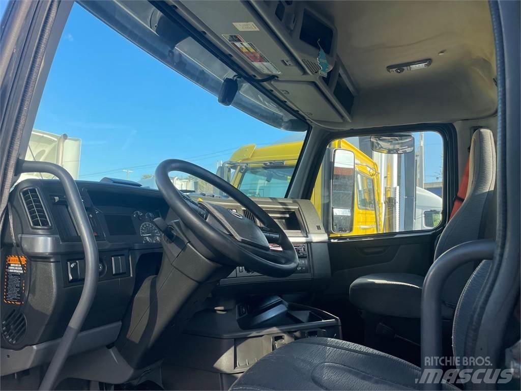 Volvo VNR64T 牵引车