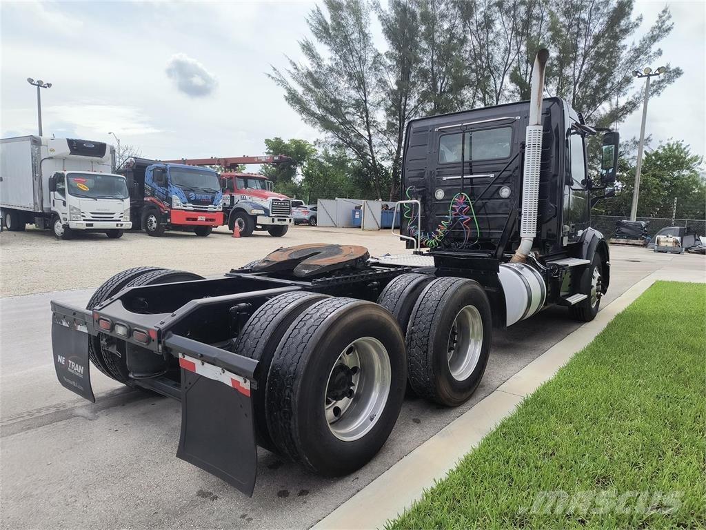Volvo VNR64T 牵引车