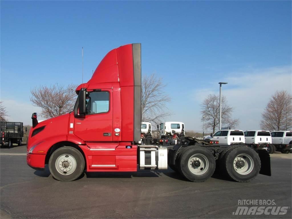 Volvo VNR64T300 牵引车