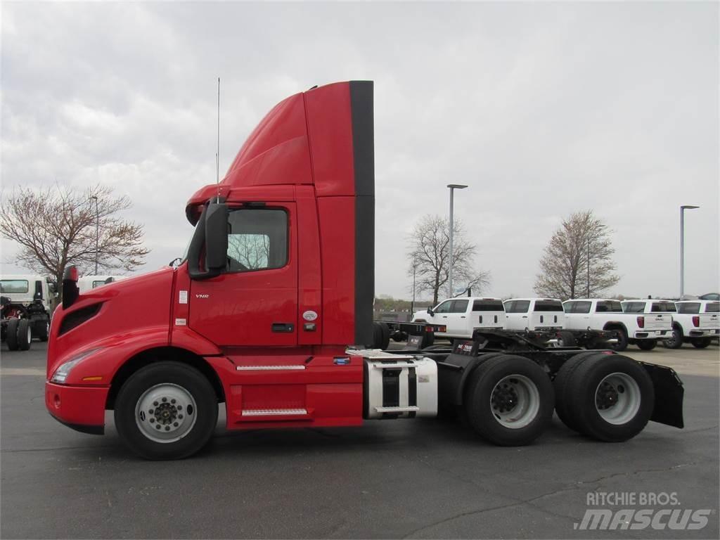 Volvo VNR64T300 牵引车