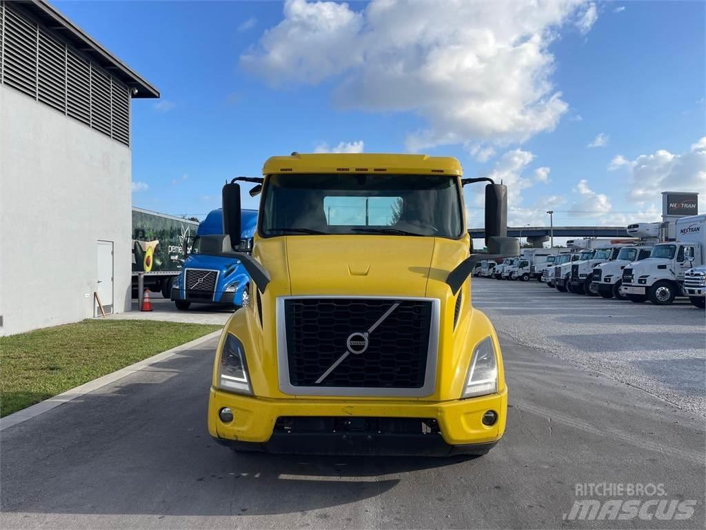 Volvo VNR64T300 牵引车