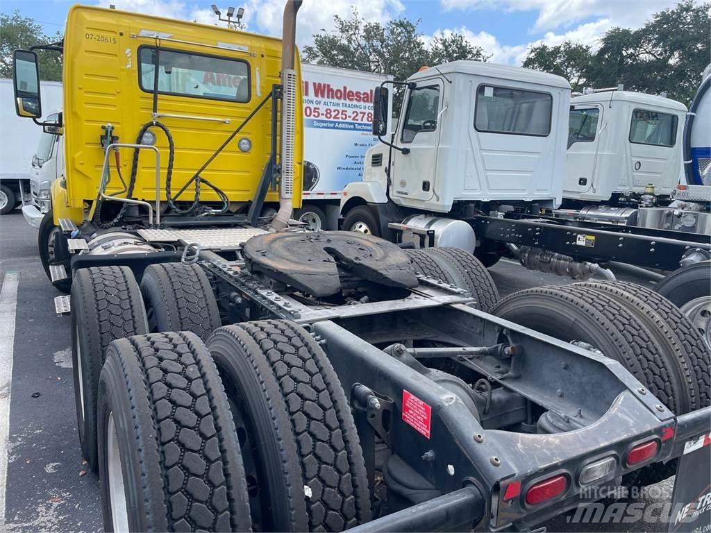 Volvo VNR64T300 牵引车