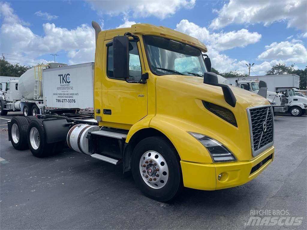 Volvo VNR64T300 牵引车