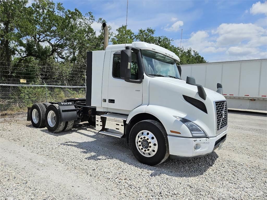 Volvo VNR64T300 牵引车