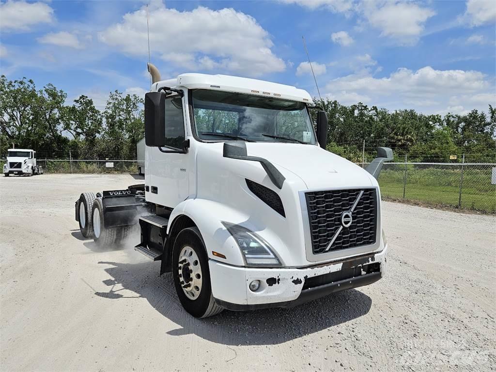 Volvo VNR64T300 牵引车