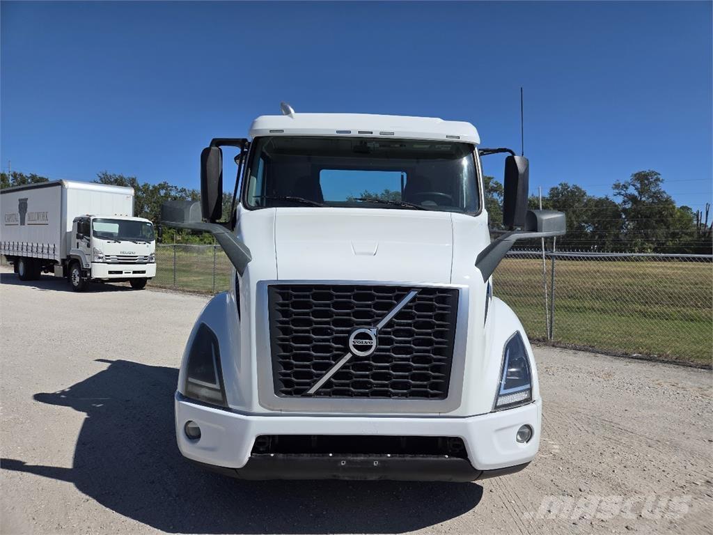 Volvo VNR64T300 牵引车