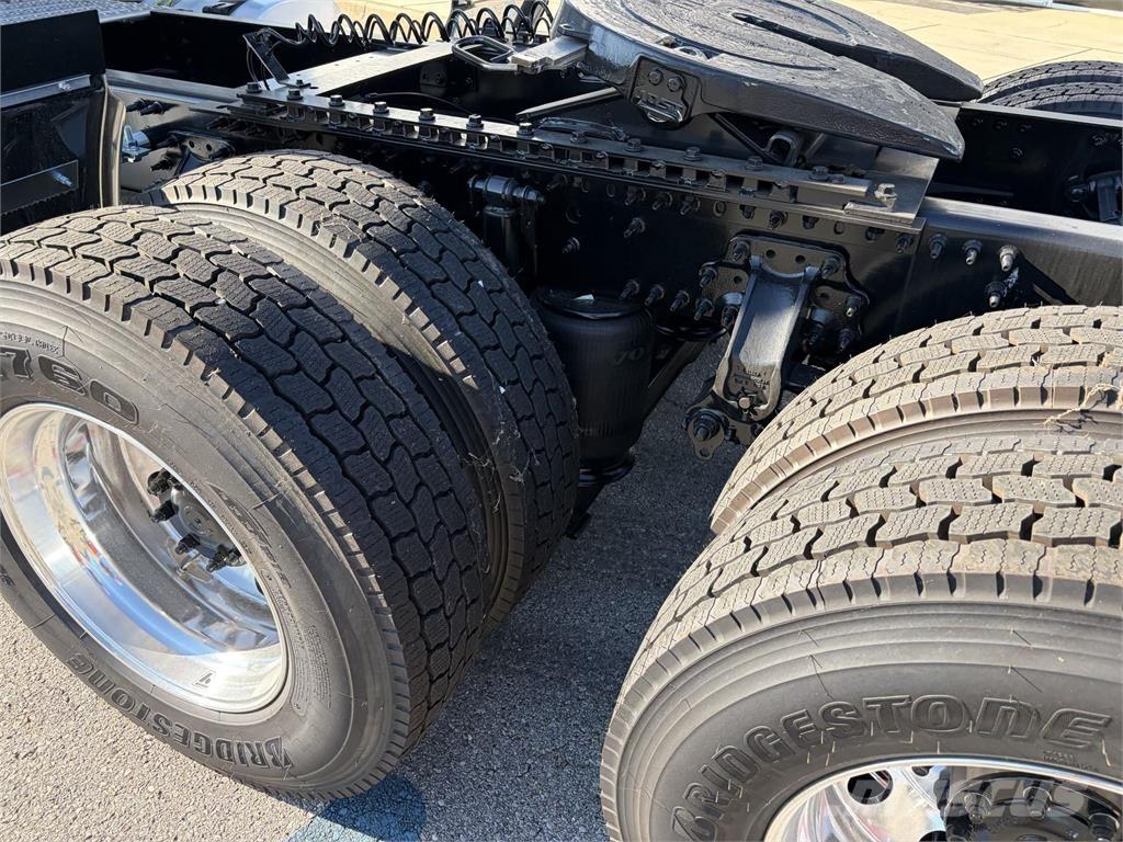 Volvo VNR64T300 牵引车