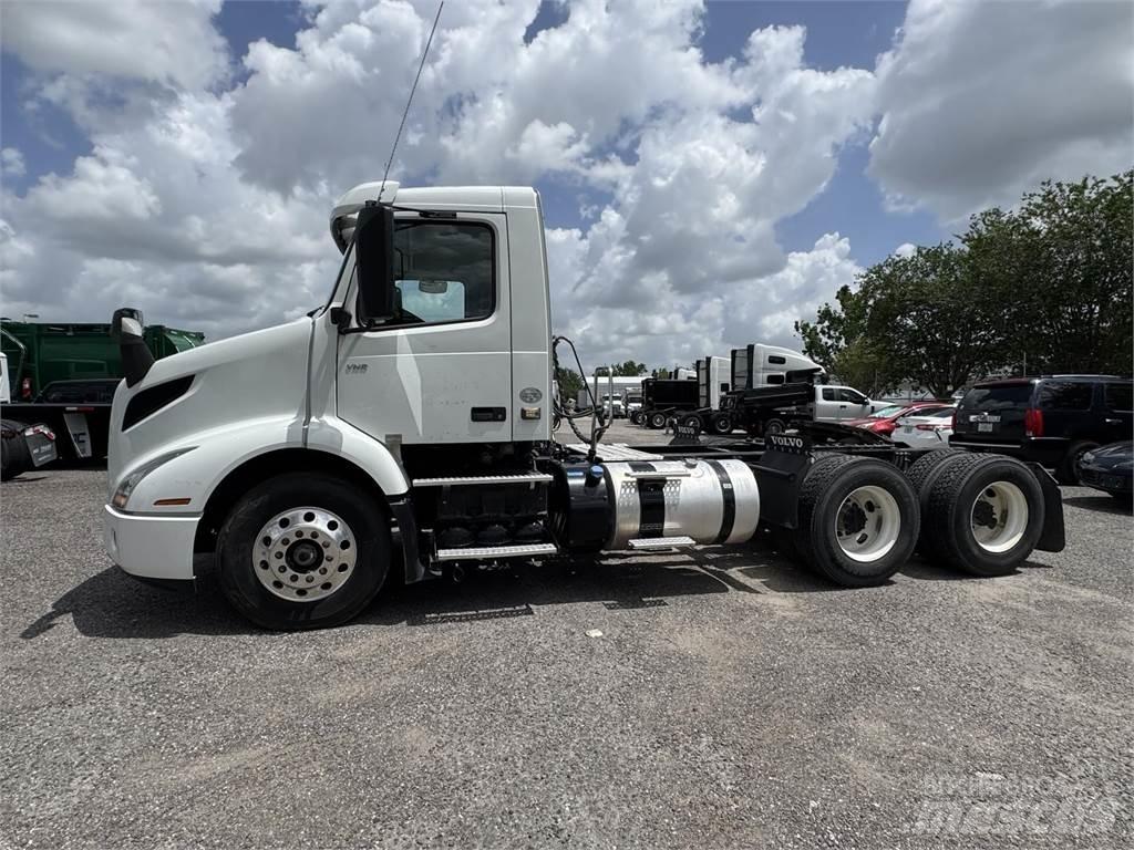 Volvo VNR64T300 牵引车