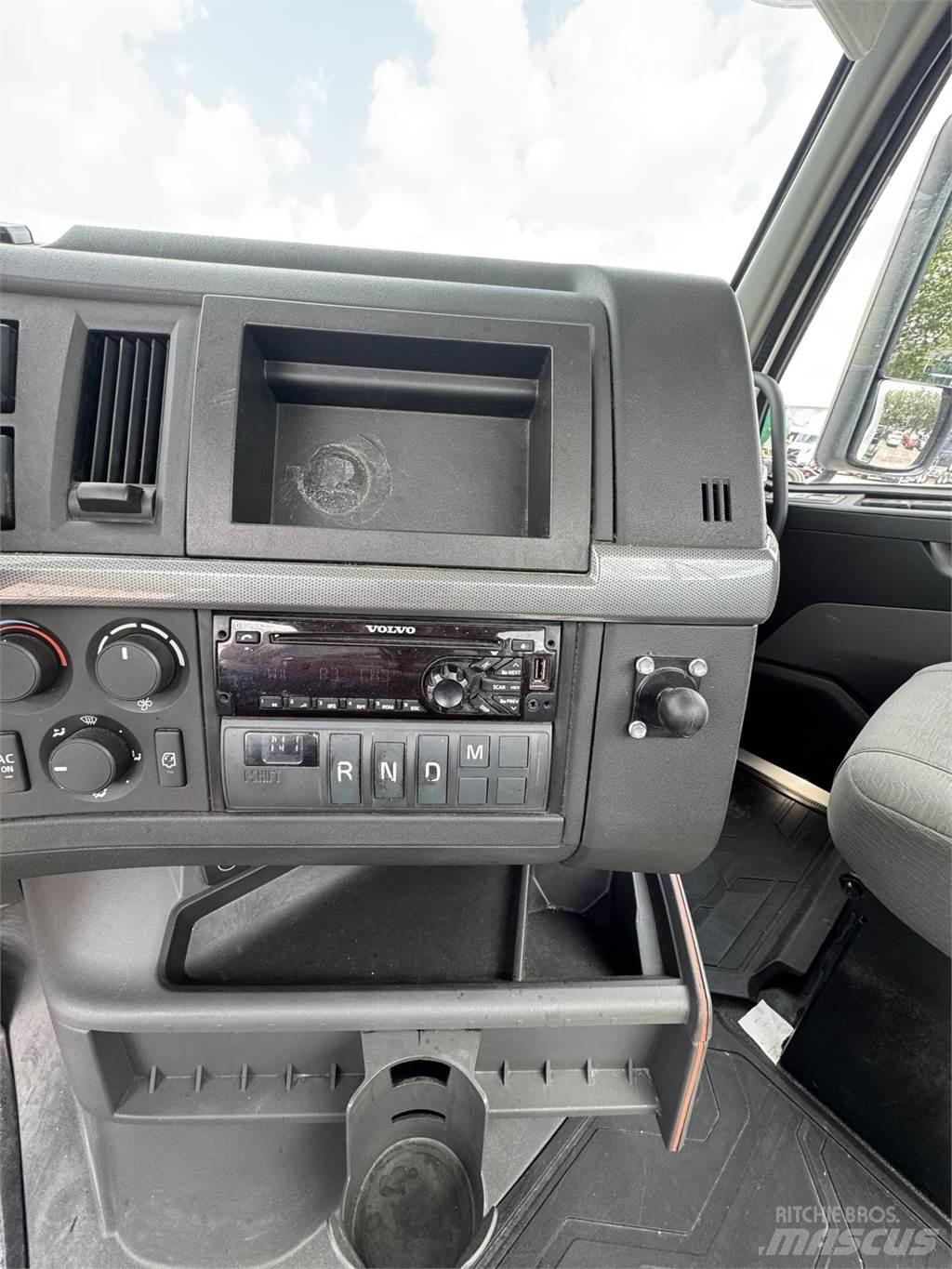 Volvo VNR64T300 牵引车