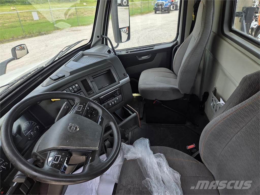 Volvo VNR64T300 牵引车