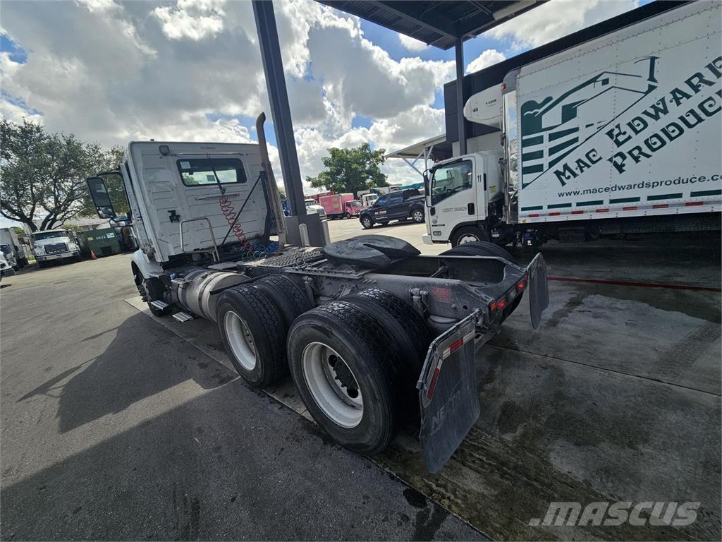 Volvo VNR64T300 牵引车