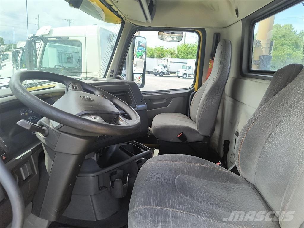 Volvo VNR64T300 牵引车