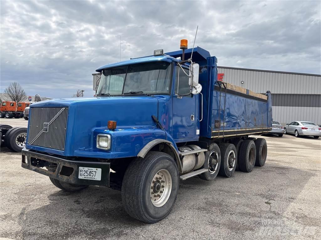 Volvo WG64T 自卸式货车