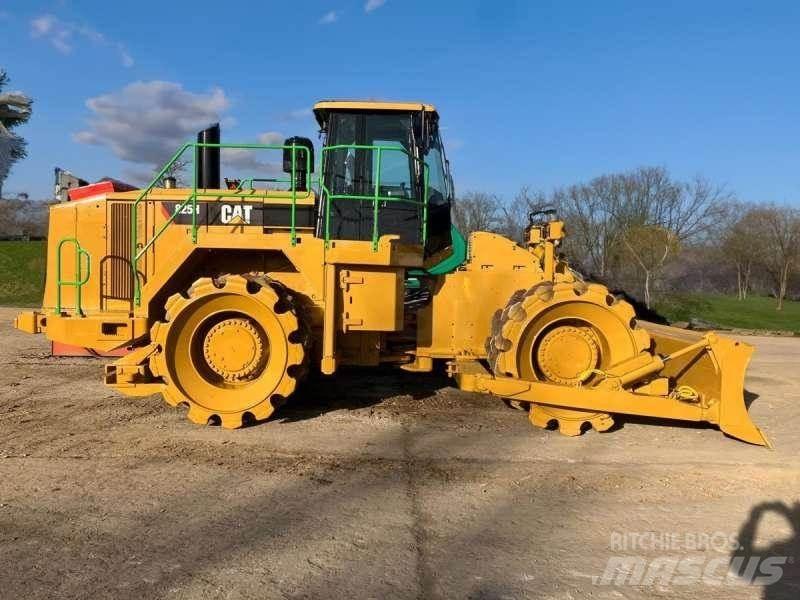 CAT 825H 垃圾压实机