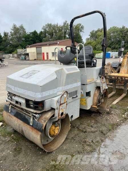 CAT CB224 土壤压实机