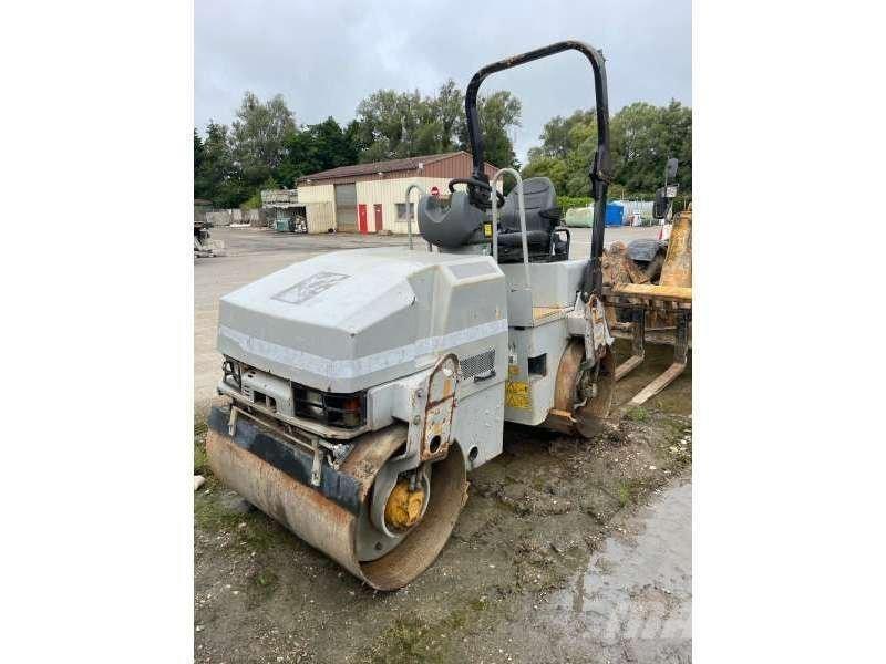 CAT CB224 土壤压实机