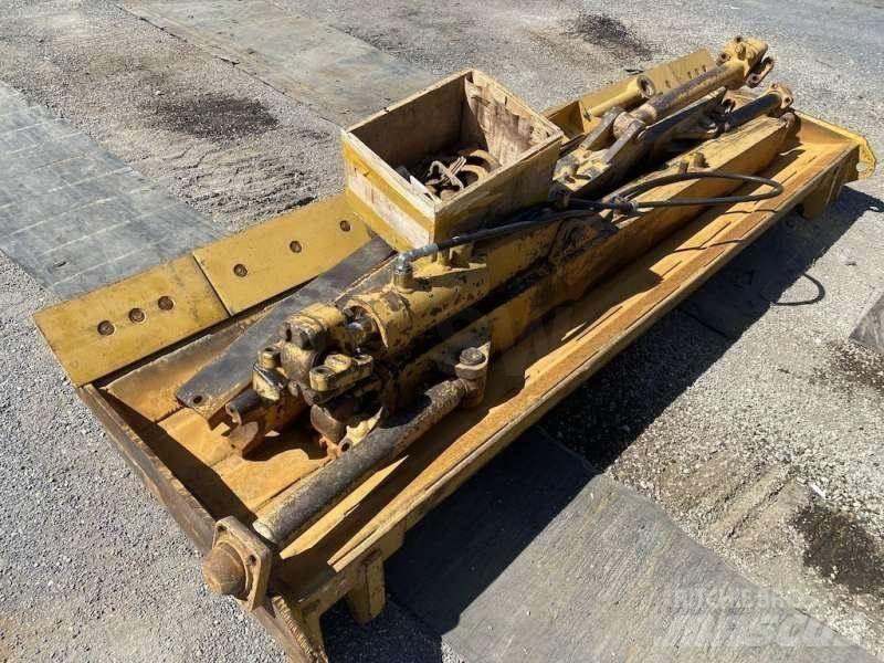 CAT D3B 履带式推土机