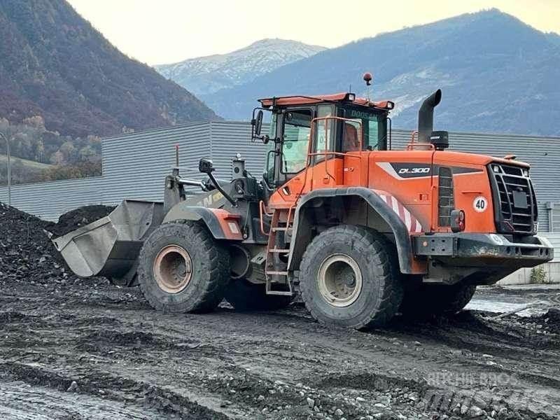 Doosan DL300 轮式装载机