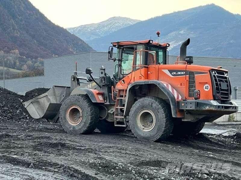 Doosan DL300 轮式装载机