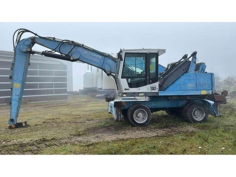 Fuchs MHL320 工业挖掘机