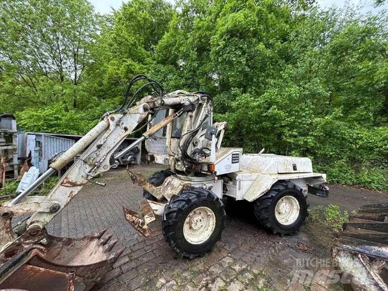 Mecalac 8CXI 轮式挖掘机