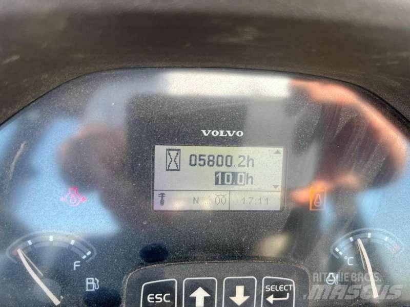 Volvo BL71B 反铲装载机