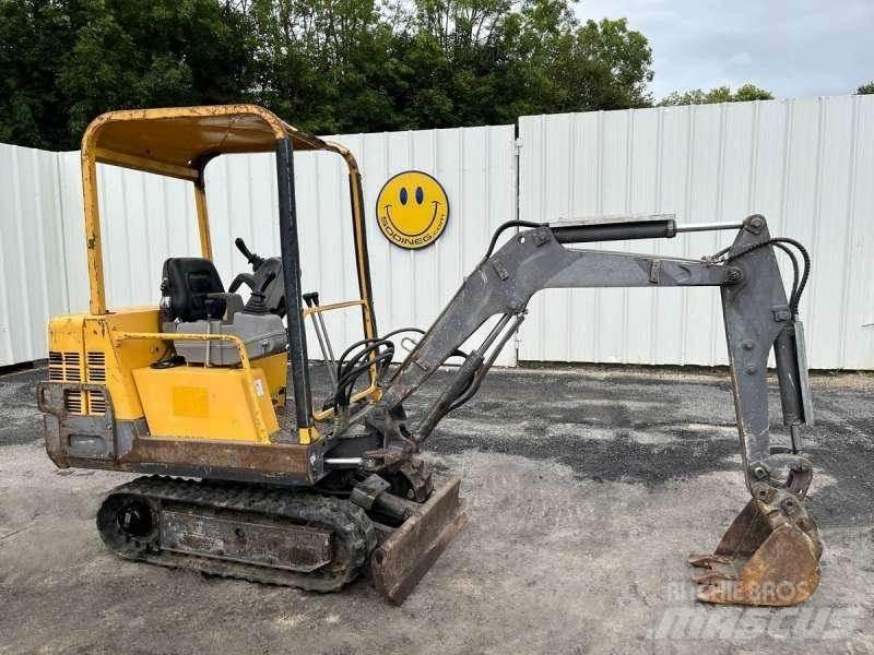 Volvo EB12 小型挖掘机